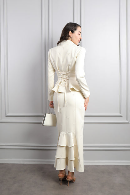 طقم تنورة وجاكيت مطرز بالفصوص مع اكسسوار حقيبة -سكري