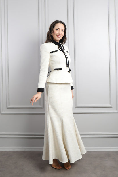 طقم تنورة وتوب رسمي بزينة فيونكات وتفصيل كشكشة عالياقة -سكري