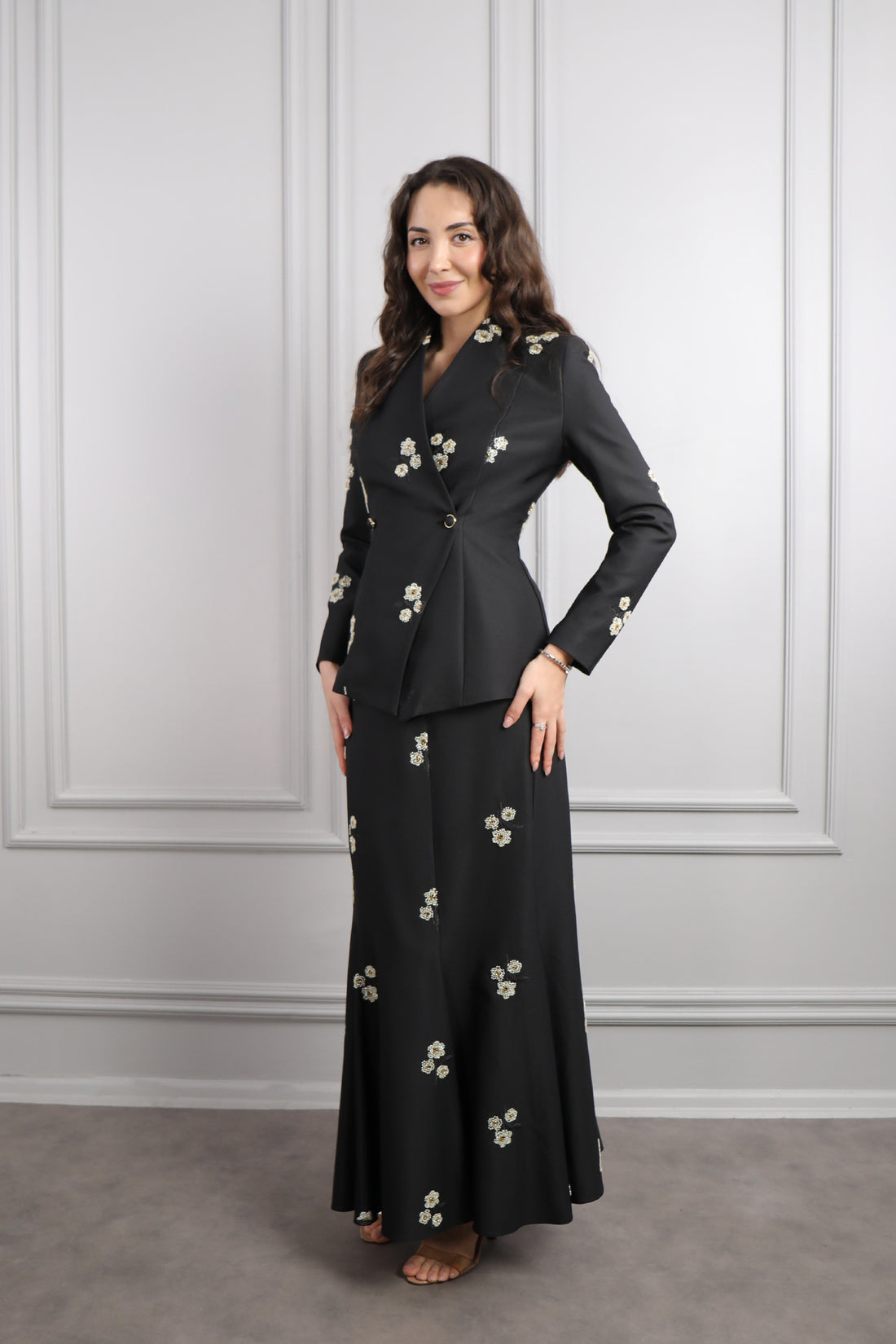 طقم تنورة بتطريزات خرزية واكسسوار حقيبة -اسود