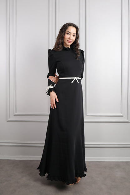 فستان ساتر بتفاصيل كشكشة وحزام فيونكة -اسود