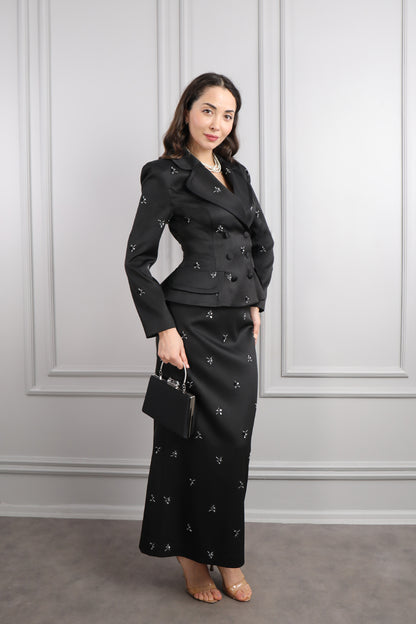 طقم تنورة وجاكيت مطرز بالفصوص مع اكسسوار حقيبة -اسود