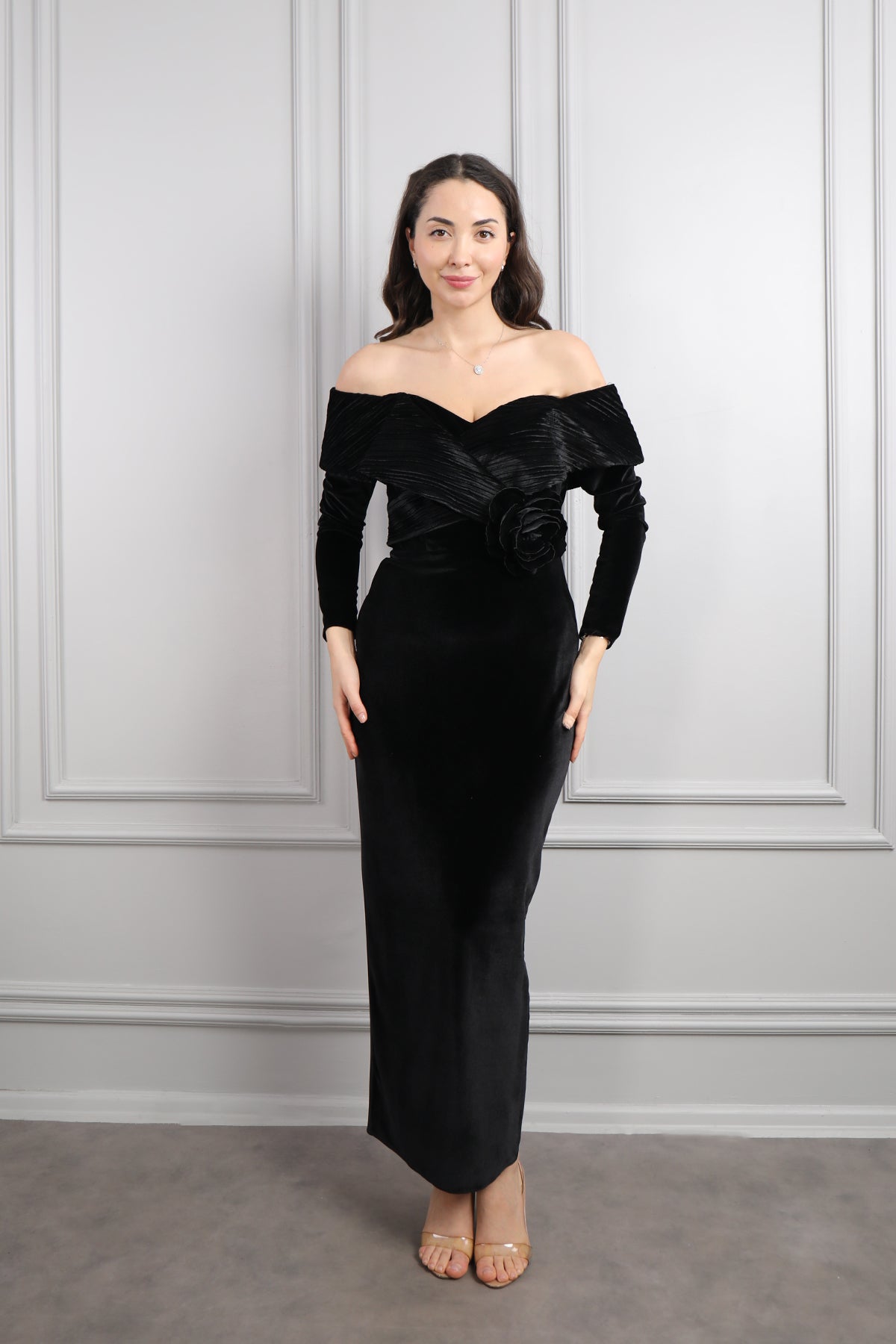 فستان سهرة مخملي مكشوف الاكتاف -اسود