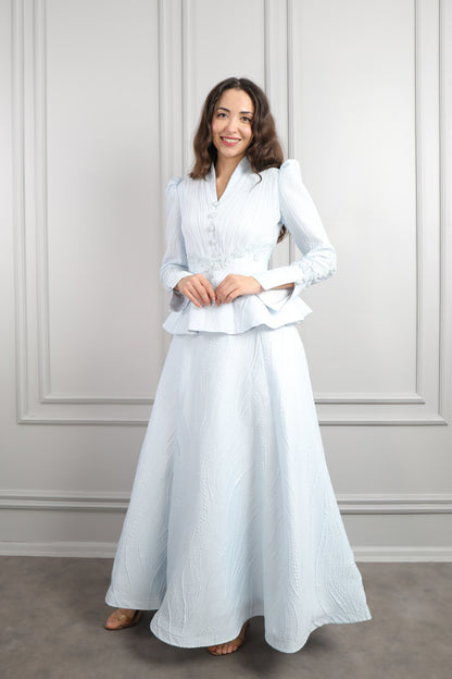 طقم تنورة وتوب بتطريزات خرزية وتفاصيل تكسيرات -ازرق