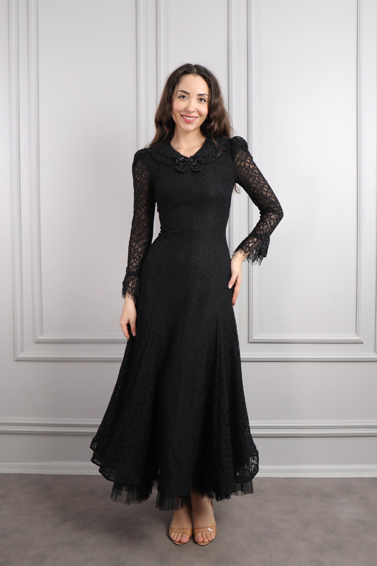 فستان دانتيل بياقة مزينة بالخرز واكسسوار شنطة -اسود