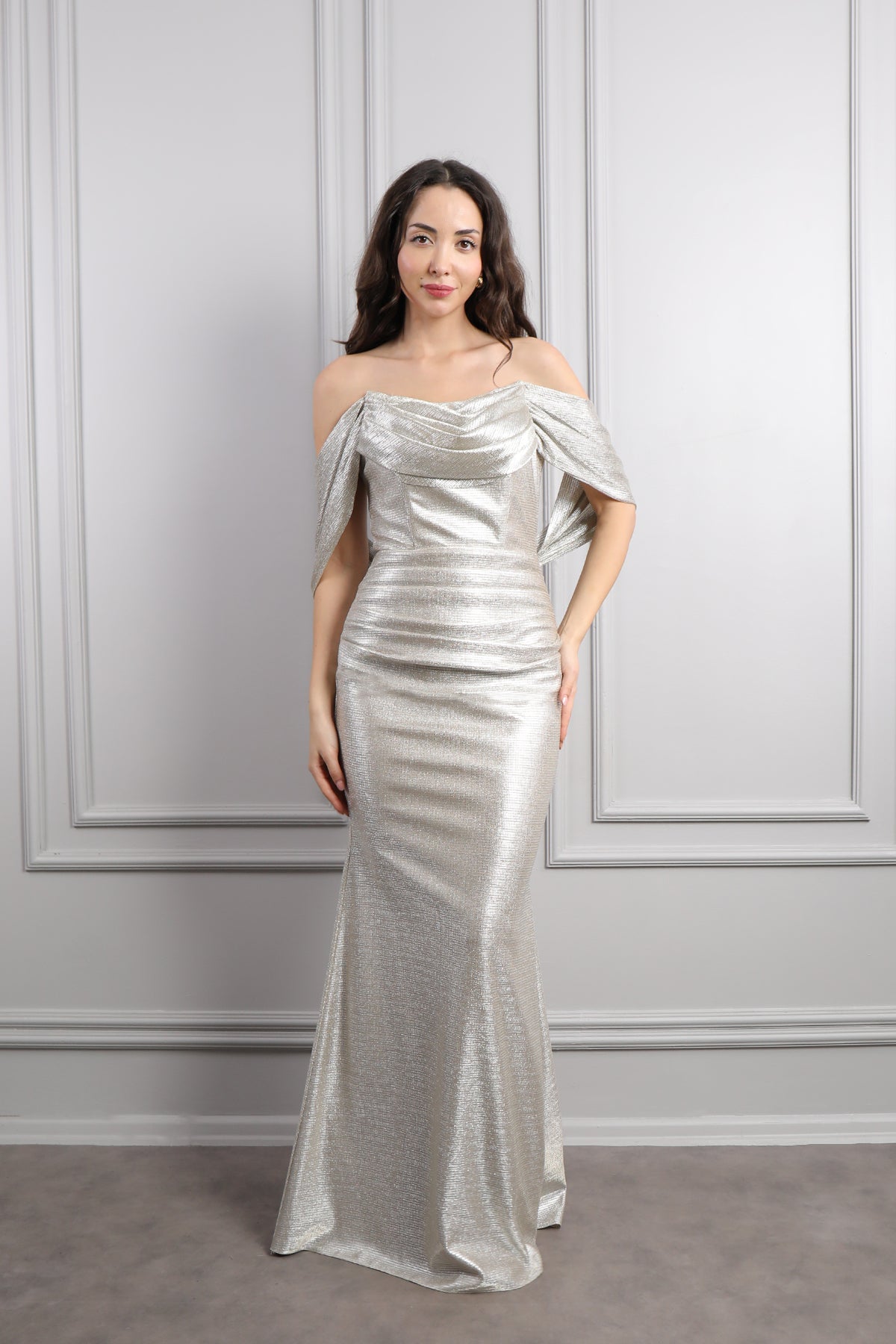 فستان سهرة لامع بتصميم سترابلس وطبقات -بيج