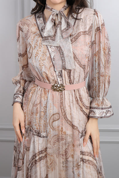 فستان شيفون بتفاصيل كشكشة وياقة تنربط مع حزام عالخصر -بني