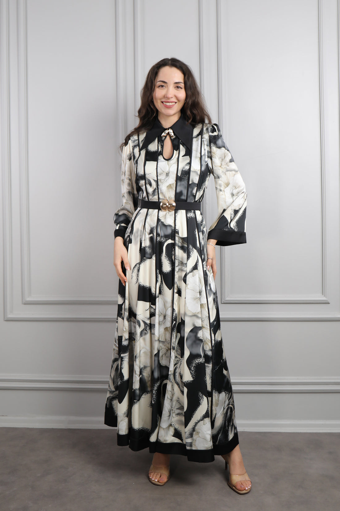 فستان ساتان منقش بورود مع حزام عالخصر مقاس كبير -اسود