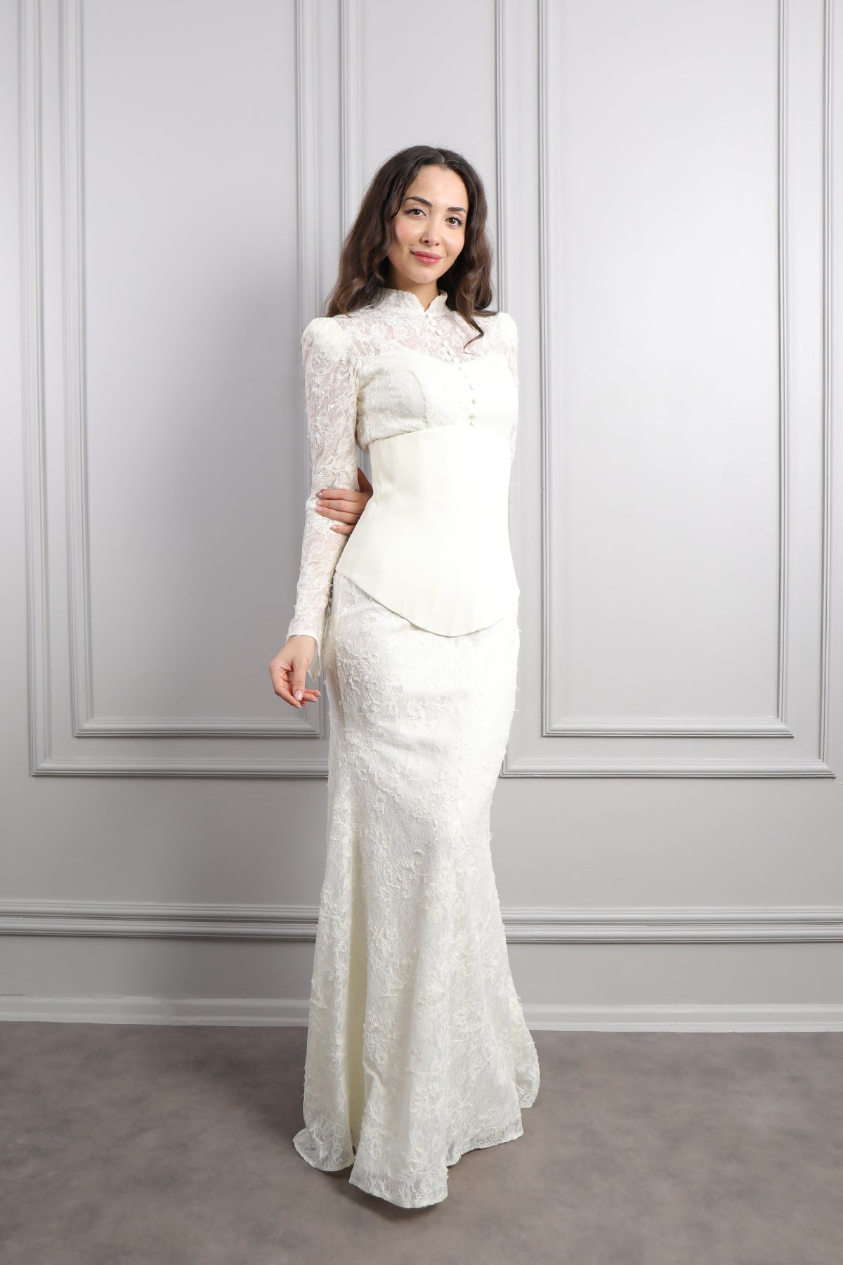 فستان سهرة خناقي بتفصيل كورسيه وتطريزات ترتر -بيج