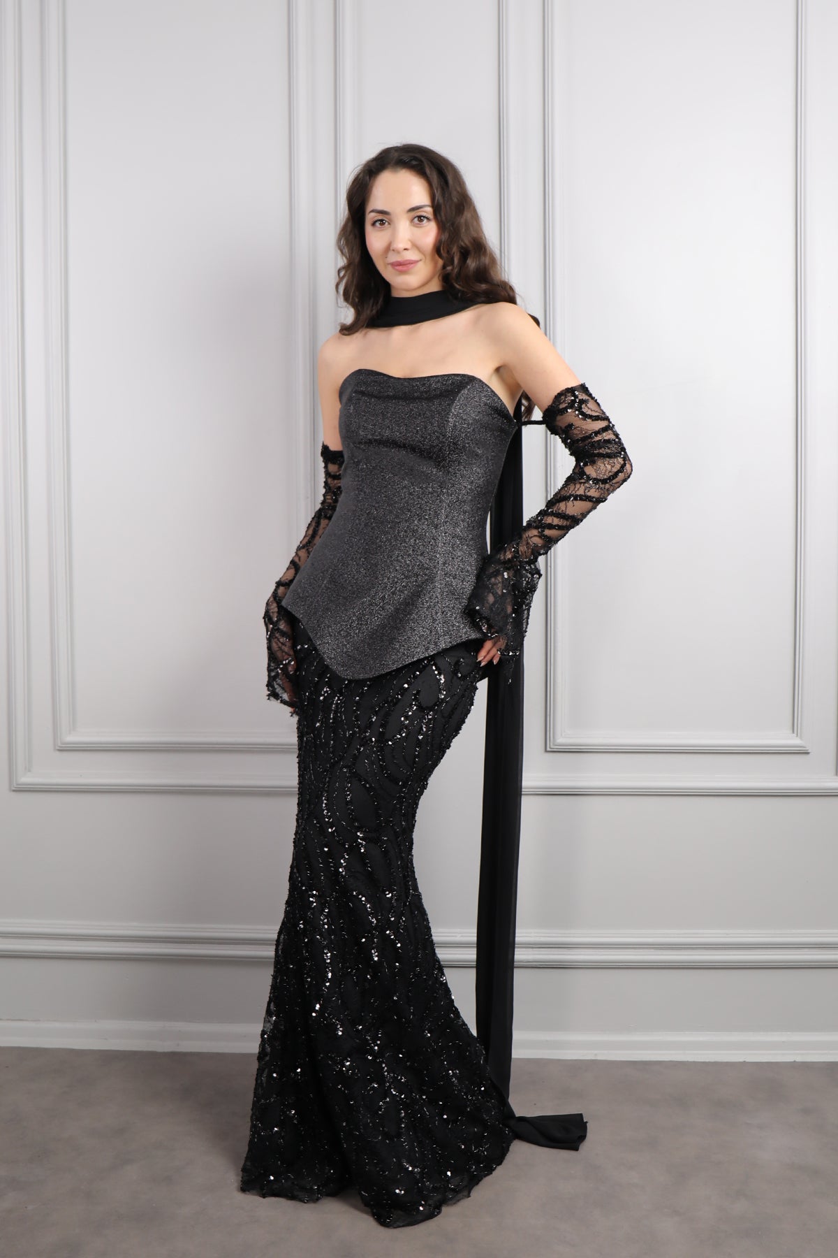 فستان سهرة سترابلس لامع بتطريزات ترتر مع شال شيفون -اسود