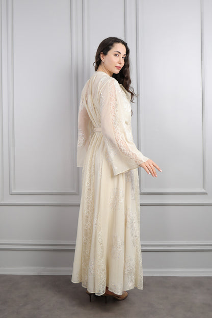 فستان شيفون بتفاصيل دانتيلية بياقة تنربط مع حزام عالخصر -سكري