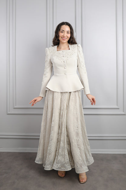 طقم فستان دانتيل وجاكيت مزين باللؤلؤ -بيج