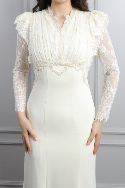 فستان مصمم بتفاصيل دانتيلية وتطريزات خرزية -سكري