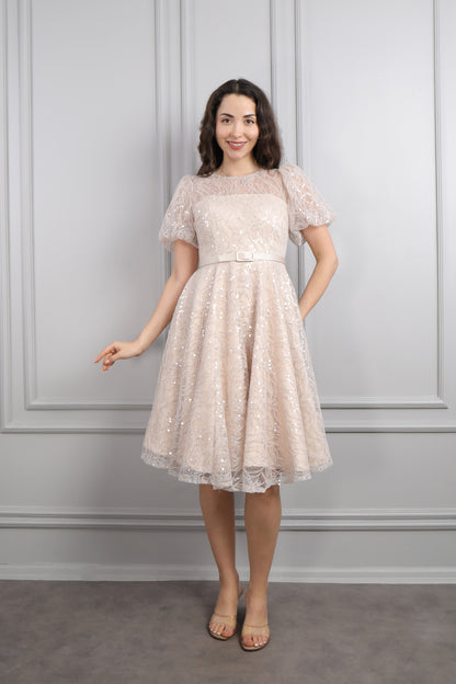 فستان سهرة قصير لامع باكمام بالون وحزام عالخصر -بيج