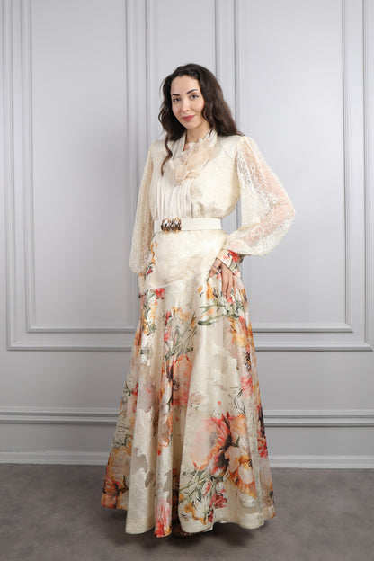 فستان باكمام دانتيل شفافة وتفاصيل لامعة بنقشات زهور مع حزام عالخصر -بيج