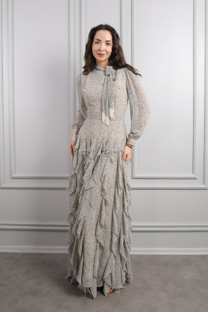 فستان شيفون منقط بكشكشة عالتنورة -بيج