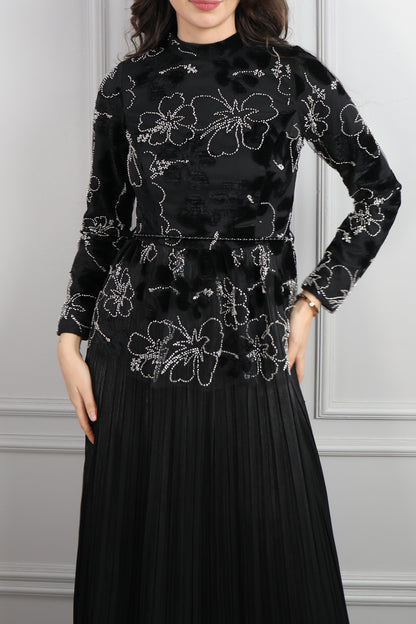 فستان سهرة ساتر مطرز بورود بتنورة تكسيرات -اسود