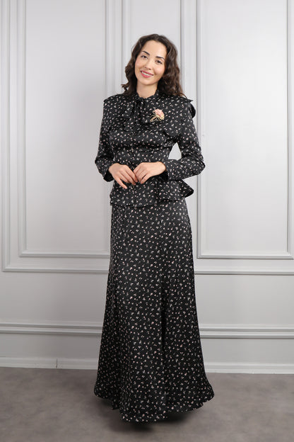 طقم تنورة وبلوزة ساتان مزخرف ورود بياقة تنربط -اسود