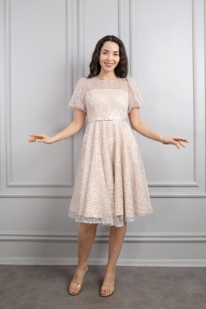 فستان سهرة قصير لامع باكمام بالون وحزام عالخصر -بيج