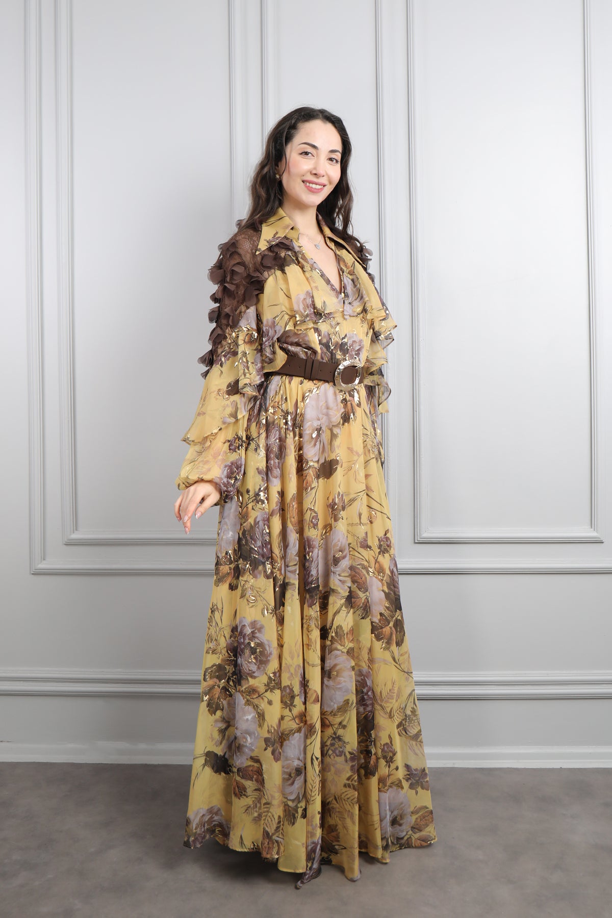 فستان شيفون بتفاصيل كشكشة ونقشات ورود مقاس كبير -اصفر