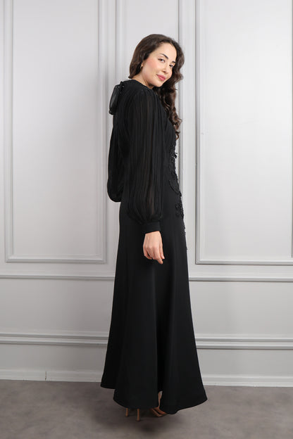 فستان خناقي باكمام واسعة مزين بالخرز والورود -اسود