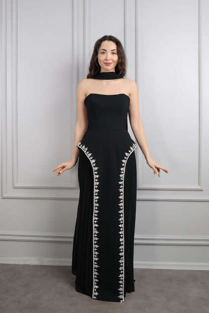 فستان سهرة سترابلس مزين بالكريستالات عالجانبين وتفصيل شال -اسود