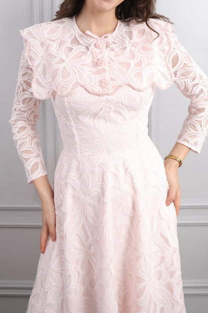 فستان ميدي بتفاصيل دانتيلية بياقة اطفال مزين بازرار خرزية -بمبي