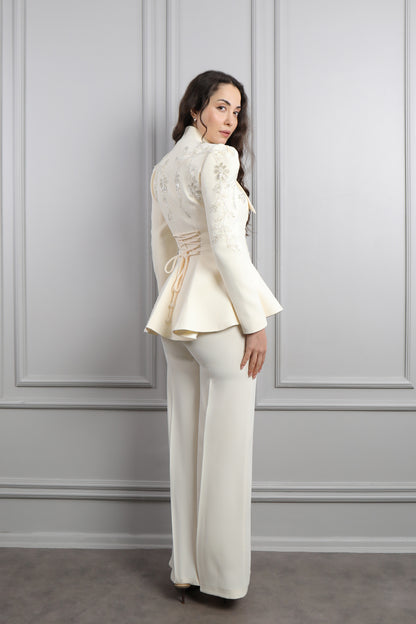 طقم بنطال وجاكيت بياقة تنربط مزين بالخرز -سكري