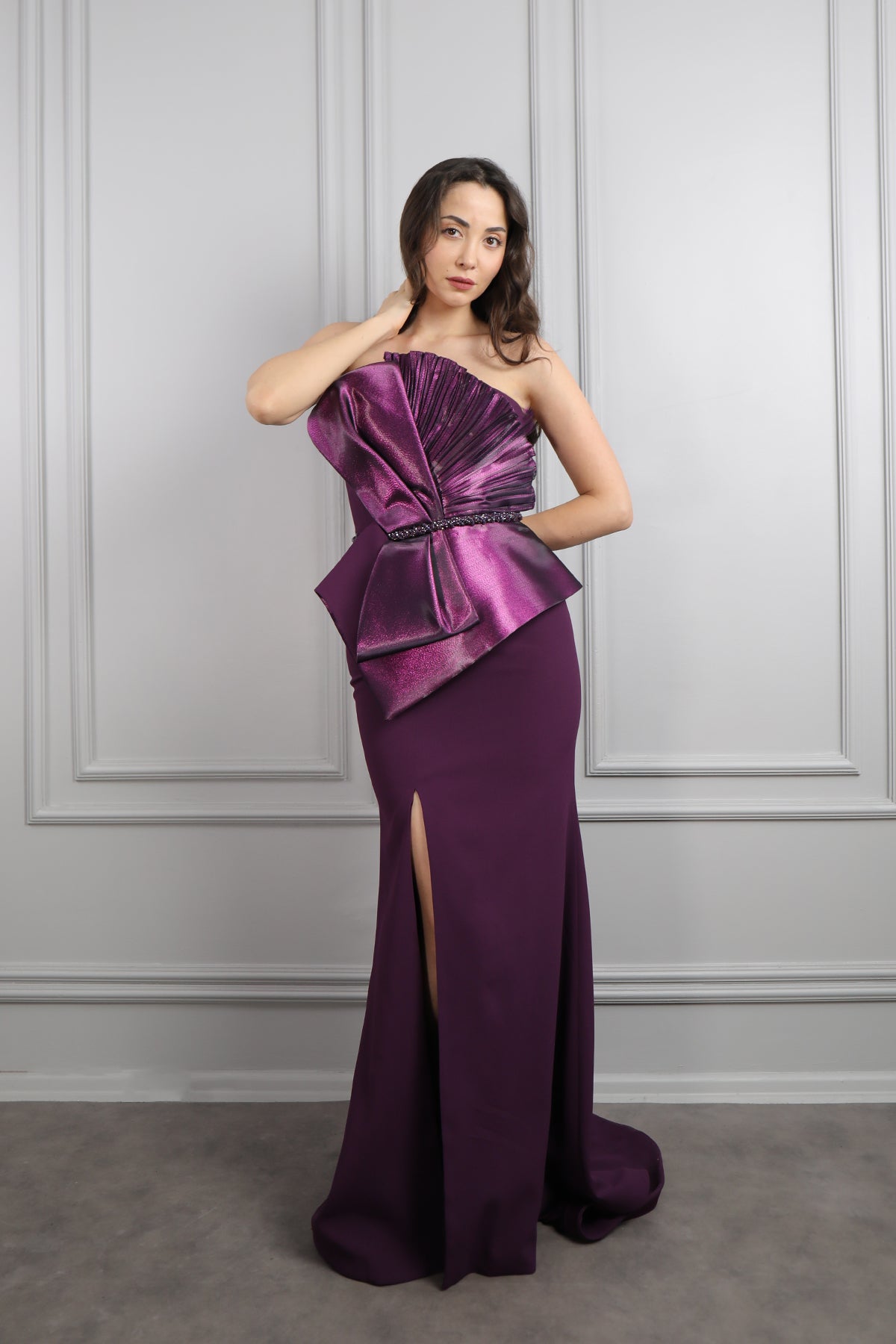 فستان سهرة سترابلس بتصميم فيونكة امامية وحزام لامع مقاس كبير- موفي