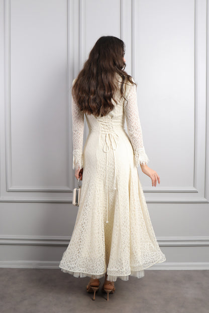 فستان دانتيل بياقة مزينة بالخرز واكسسوار شنطة -بيج