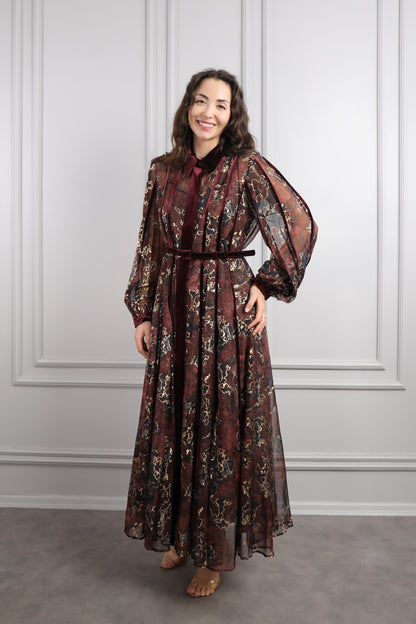 فستان شيفون بزخرفات ذهبية وتفاصيل مخملية مقاس كبير -عودي