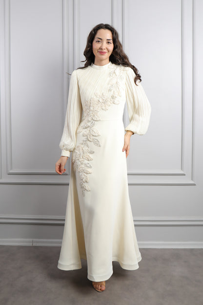 فستان خناقي باكمام واسعة مزين بالخرز والورود -سكري