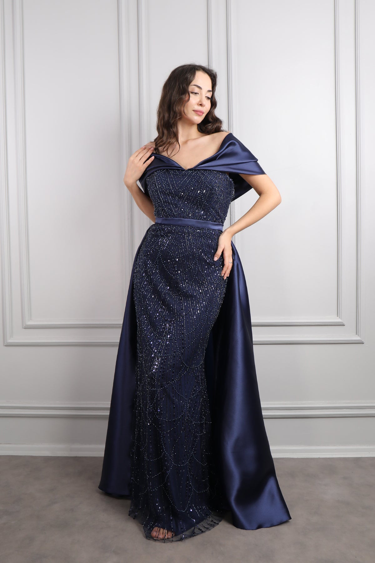 فستان سهرة مكشوف الاكتاف مطرز بالخرز مع ذيل طويل مقاس كبير -كحلي