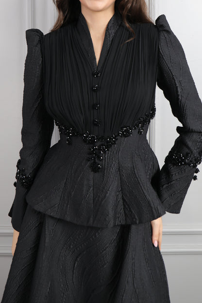 طقم تنورة وتوب بتطريزات خرزية وتفاصيل تكسيرات -اسود