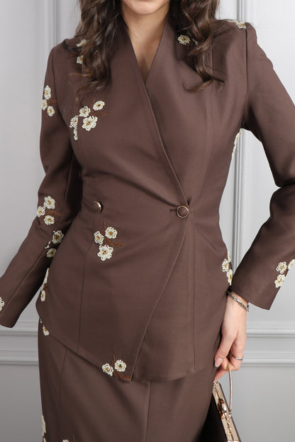 طقم تنورة بتطريزات خرزية واكسسوار حقيبة -بني