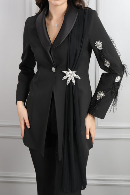 طقم بنطال وجاكيت مزين بالكريستالات والريش -اسود