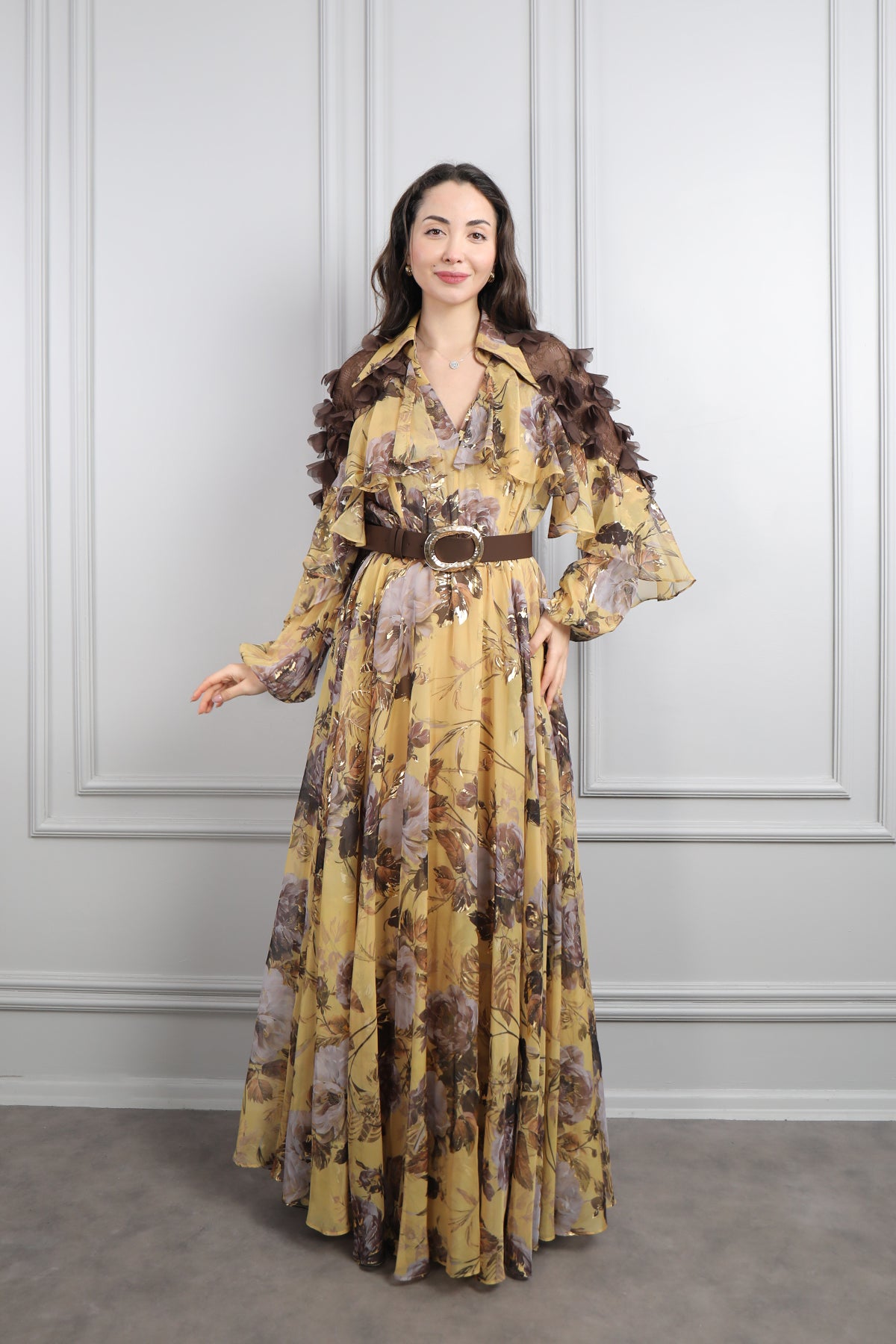 فستان شيفون بتفاصيل كشكشة ونقشات ورود مقاس كبير -اصفر