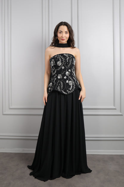 فستان سهرة شيفون بتوب سترابلس مزين بكريستالات ورود مع شال -اسود