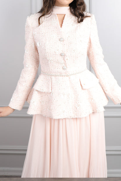 طقم تنورة وجاكيت لامع بحزام لؤلؤي ووشاح -بمبي