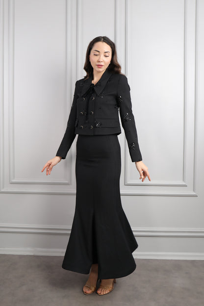 طقم تنورة وجاكيت بتطريزات خرزية وزينة ازرار -اسود