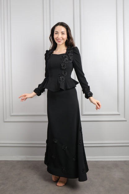 طقم تنورة وتوب رسمي انيق بياقة مربعة وتفاصيل ورود -اسود