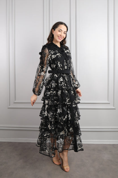 فستان مزخرف بتفاصيل كشكشة وزينة ورود عالياقة بحزام عالخصر مقاس كبير -اسود