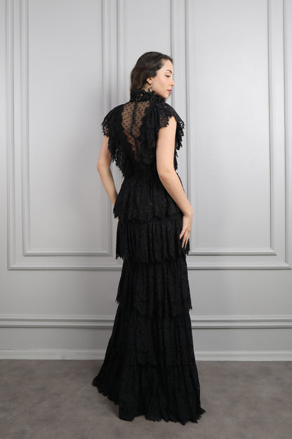 فستان سهرة خناقي بتصميم شفاف وكشكشة مع تطريزات خرزية -اسود