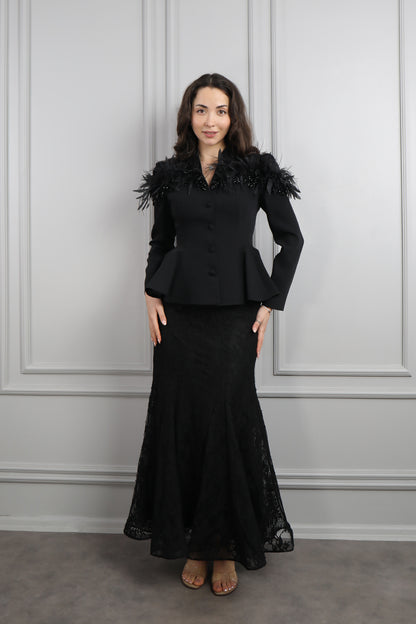 طقم تنورة دانتيل وجاكيت مزين بالريش والخرز -اسود