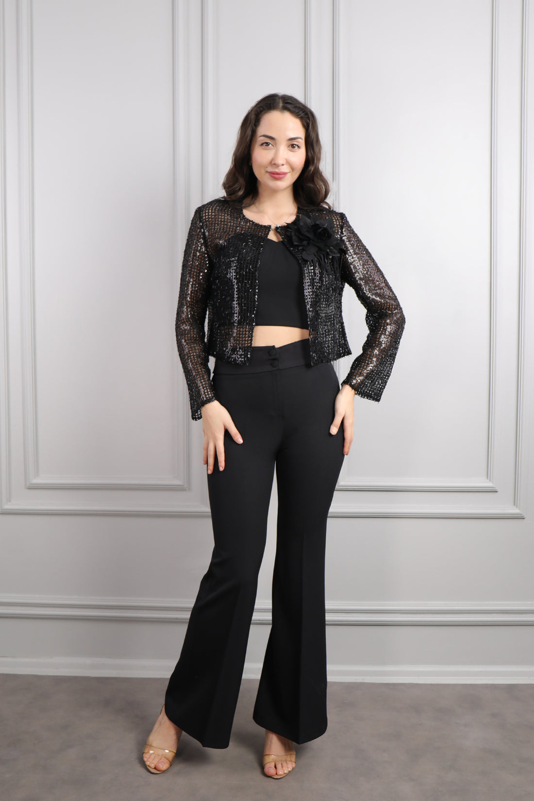 طقم ثلاثة قطع بتفاصيل لامعة وزينة وردة -اسود