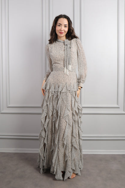 فستان شيفون منقط بكشكشة عالتنورة -بيج