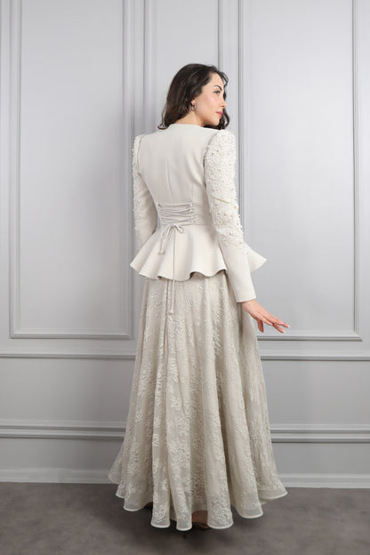 طقم فستان دانتيل وجاكيت مزين باللؤلؤ -بيج