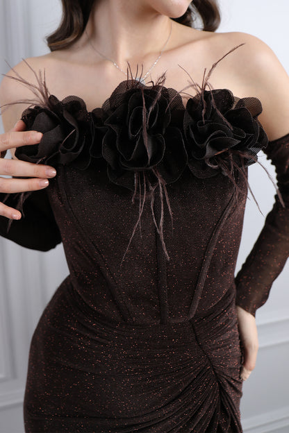 فستان سهرة لامع بتصميم سترابلس مزين بالورود مع اكمام متحركة -بني