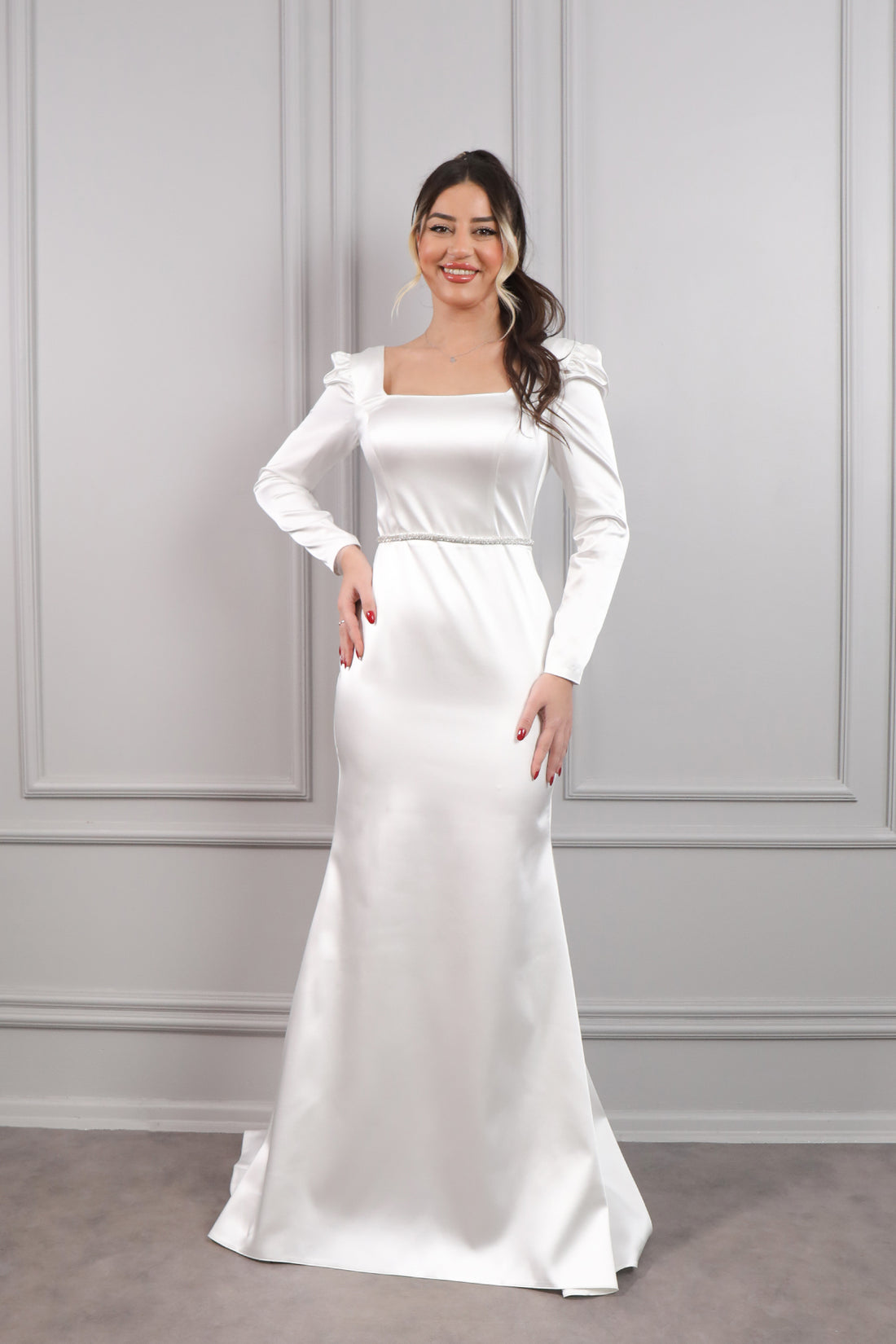 فستان سهرة ساتان بياقة مربعة وحزام عالخصر -ابيض