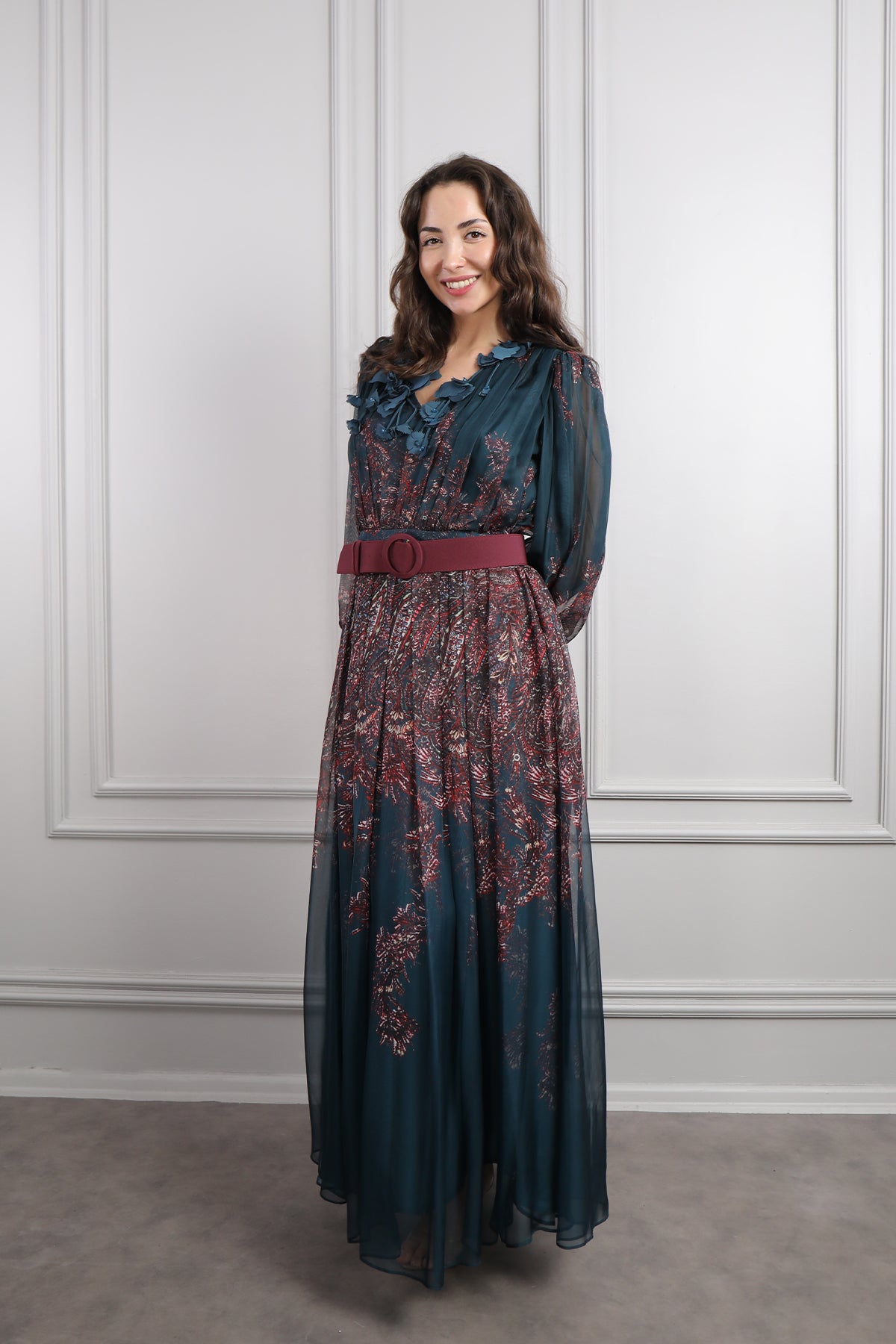 فستان شيفون بورود عالياقة ونقشات مع حزام مقاس كبير -كحلي