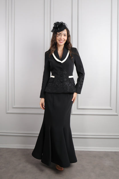 طقم تنورة وجاكيت بتطريزات ورود مع اكسسوار للشعر -اسود